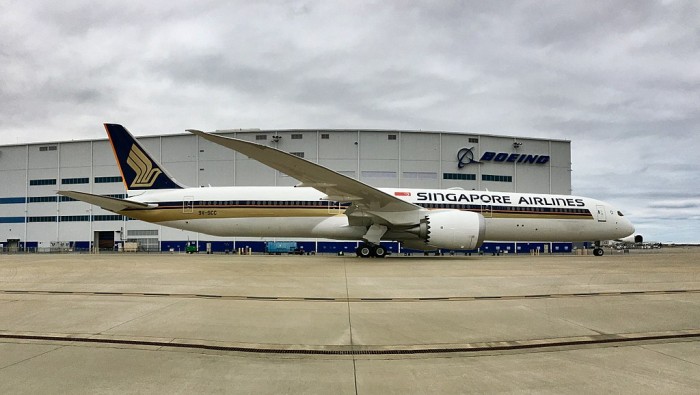 1024px-Singapore_Airlines_3rd_787-10_(9V-SCC)_(40974782582).jpg