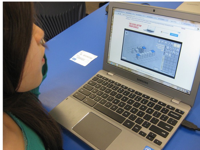 1024px-4th_grader_using_Samsung_Chromebook.jpg