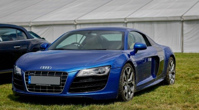 audi-r8-2975655_1280.jpg