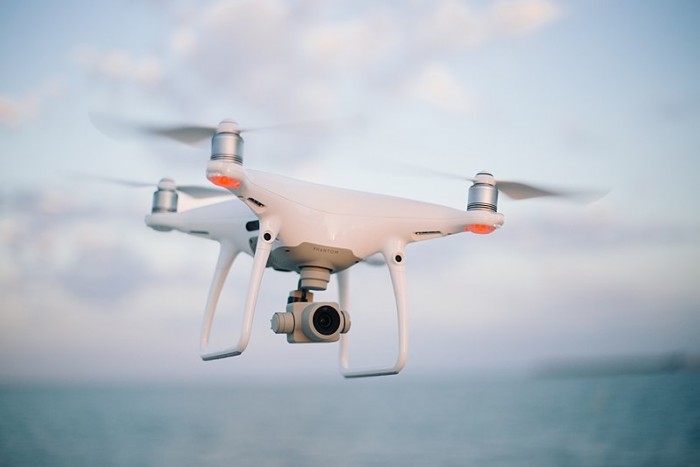 800px-Quadcopter_camera_drone_in_flight.jpg