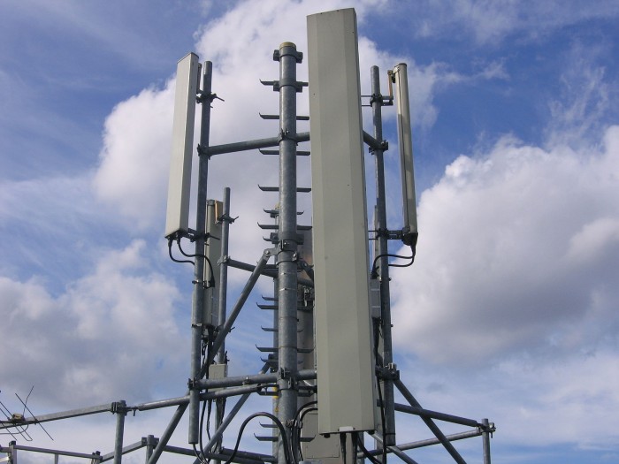 1600px-GSM_base_station_4.JPG