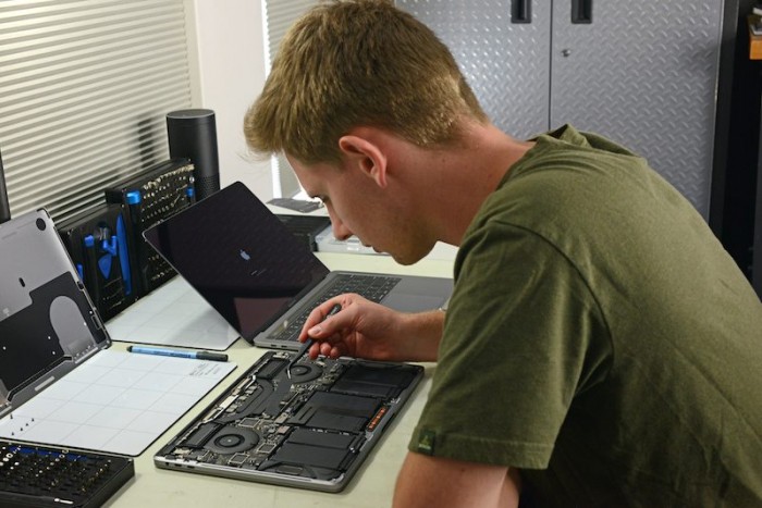 ifixit-2018-mbp-800x534.jpeg