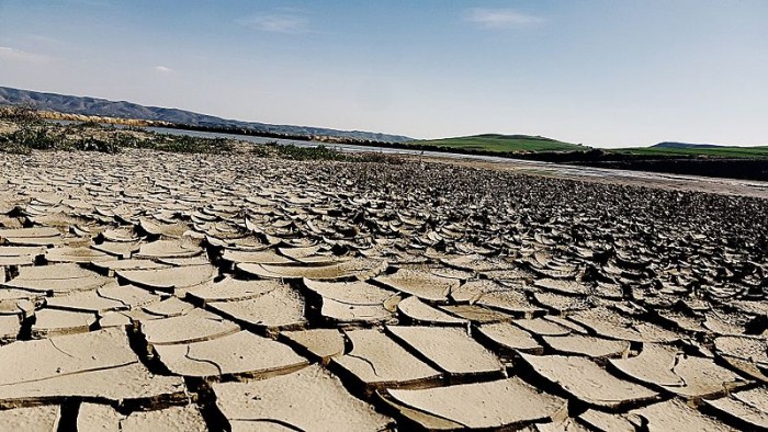 drought_land_dry_mud_bouhanifia_algeria_01.jpg