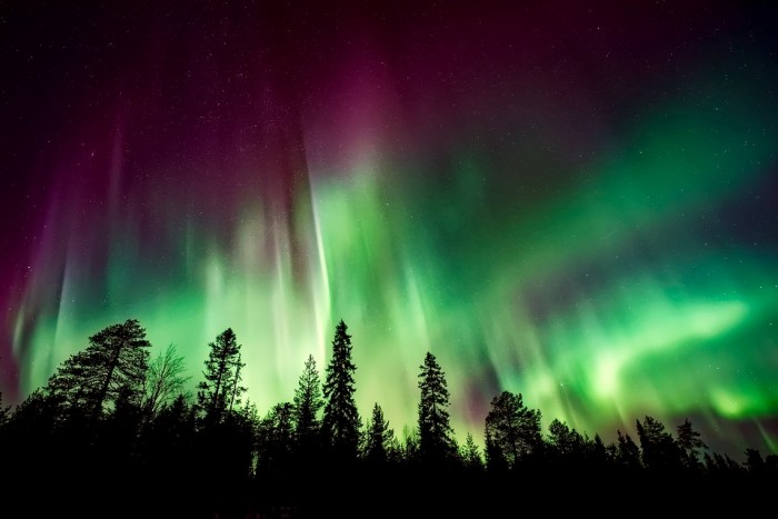 aurora-borealis-2647474_960_720.jpg