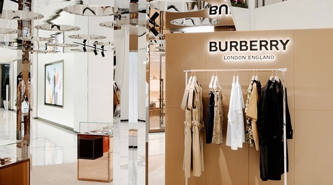 32614-56016-burberry-store-header-l.jpg