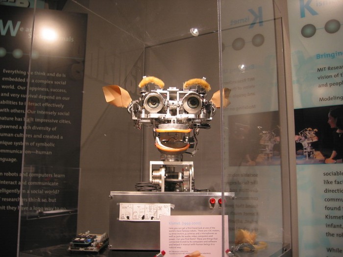 1024px-Kismet_robot_at_MIT_Museum.jpg