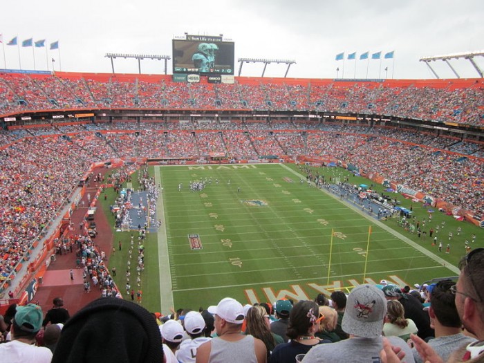 800px-NFL_Jets_at_Dolphins-Sun_Life_Stadium.JPG