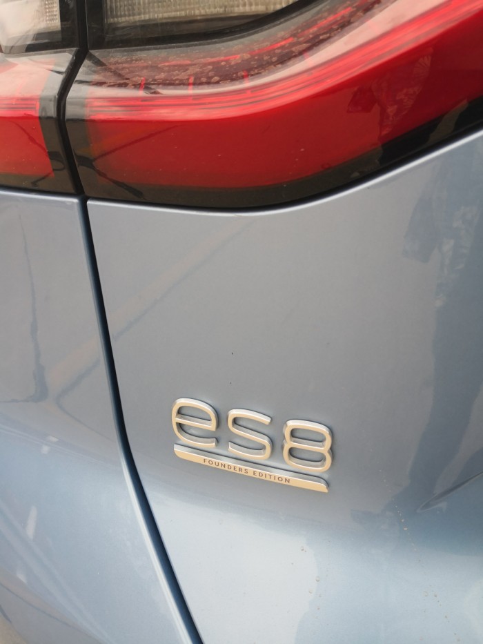 nio es8.jpg