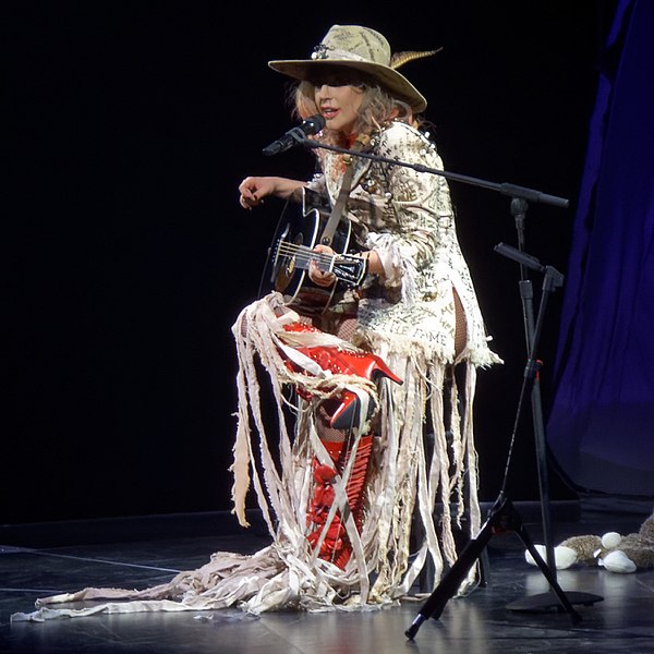 600px-Lady_Gaga_performing_Joanne,_2017-08-05_(cropped).jpg