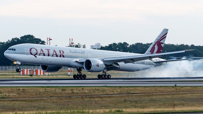 800px-Qatar_Airways_Boeing_777-300ER_(A7-BAL)_at_Frankfurt_Airport.jpg