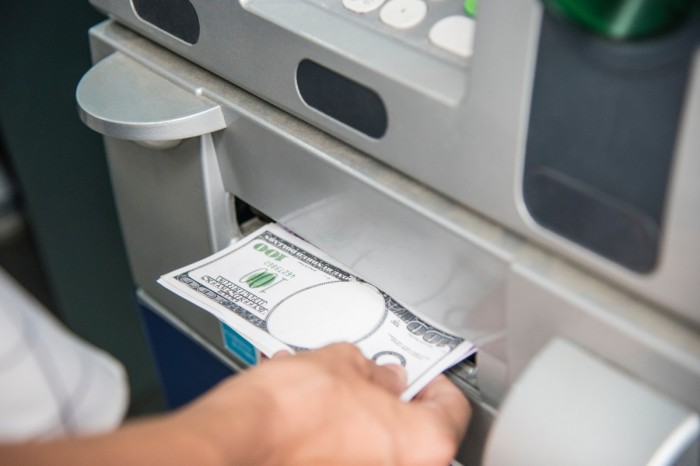 atm_bank_notes_banking_bills_cash_currency_dollars_money-1533249.jpg!d.jpg