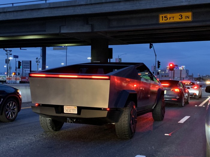 tesla-cybertruck.jpg