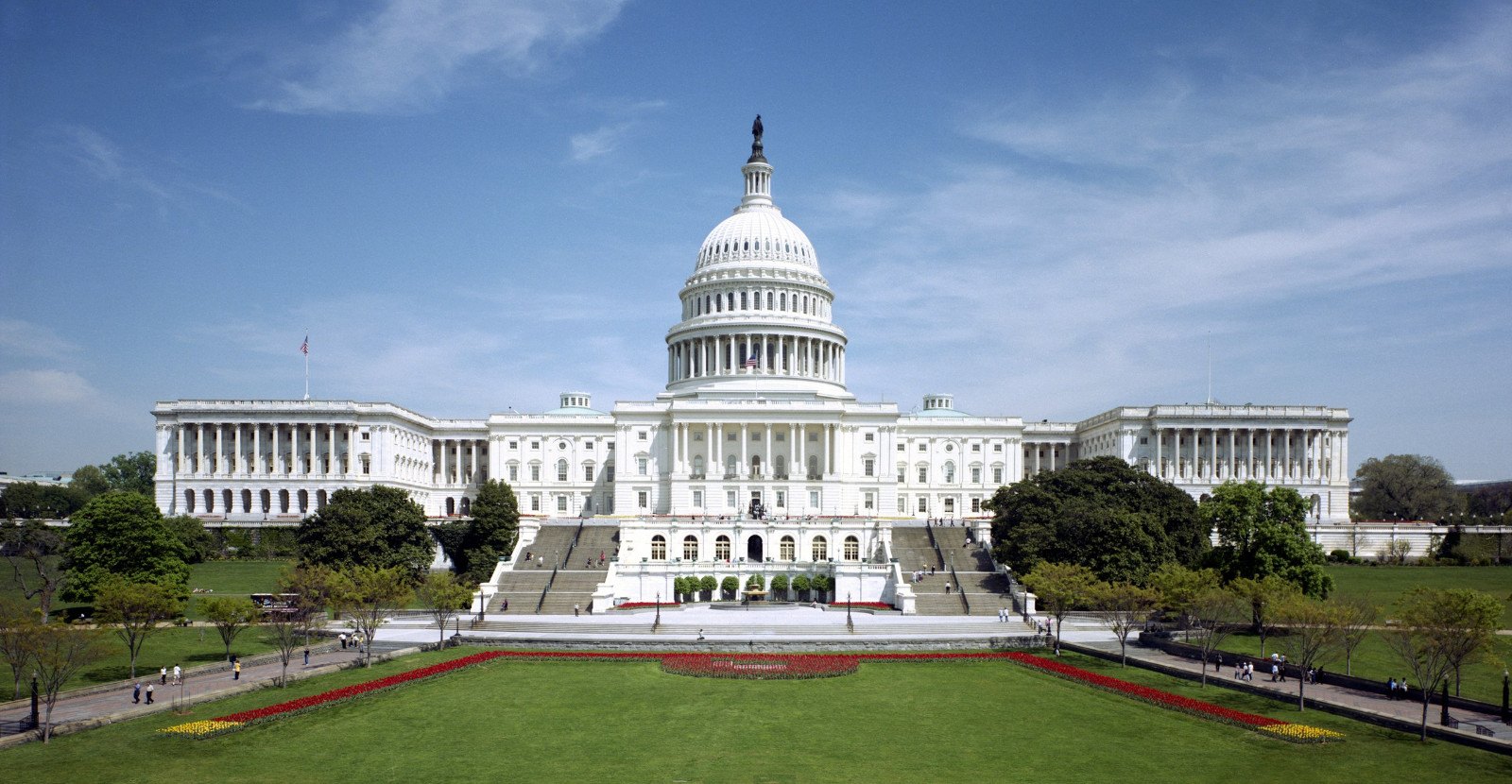 2560px-United_States_Capitol_-_west_front.jpg