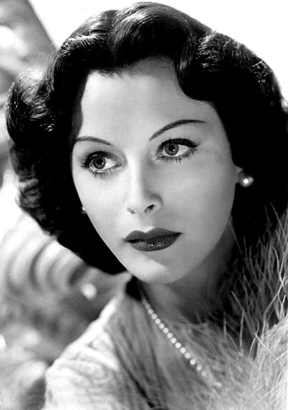 420px-Hedy_Lamarr_in_a_1940_MGM_publicity_still.jpg