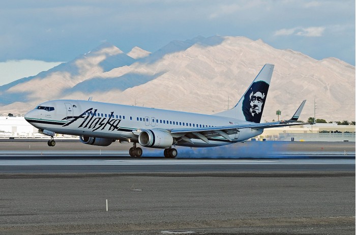 1600px-Alaska_Airlines_Boeing_737-890_N551AS_(cn_34593-1860)_(5295470085)_(2).jpg