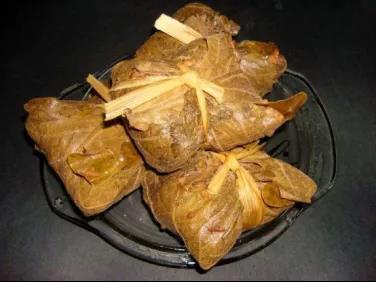 图2：槲树叶包的粽子（来源：厨影美食搜狐号）