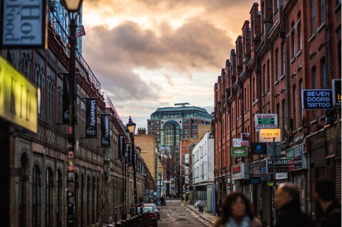 streets-of-london-and-tattoo-shop-in-London-england_800.jpg