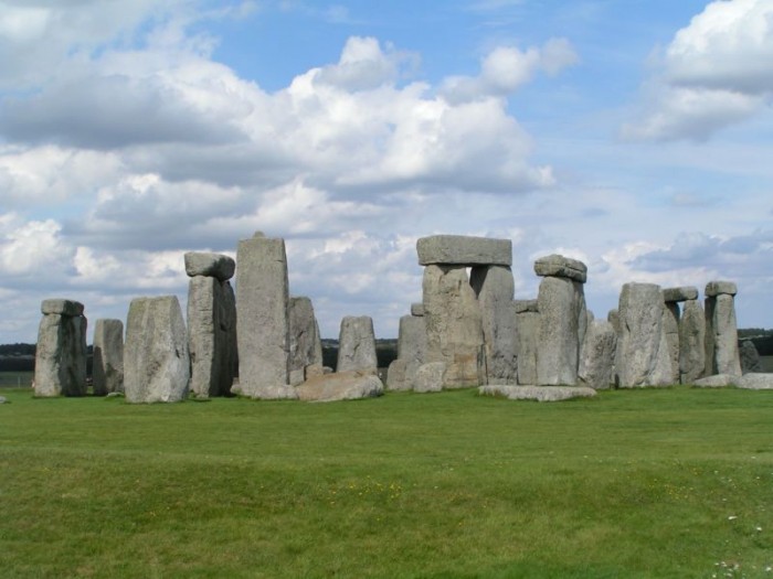 Stonehenge_Total-800x600.jpg