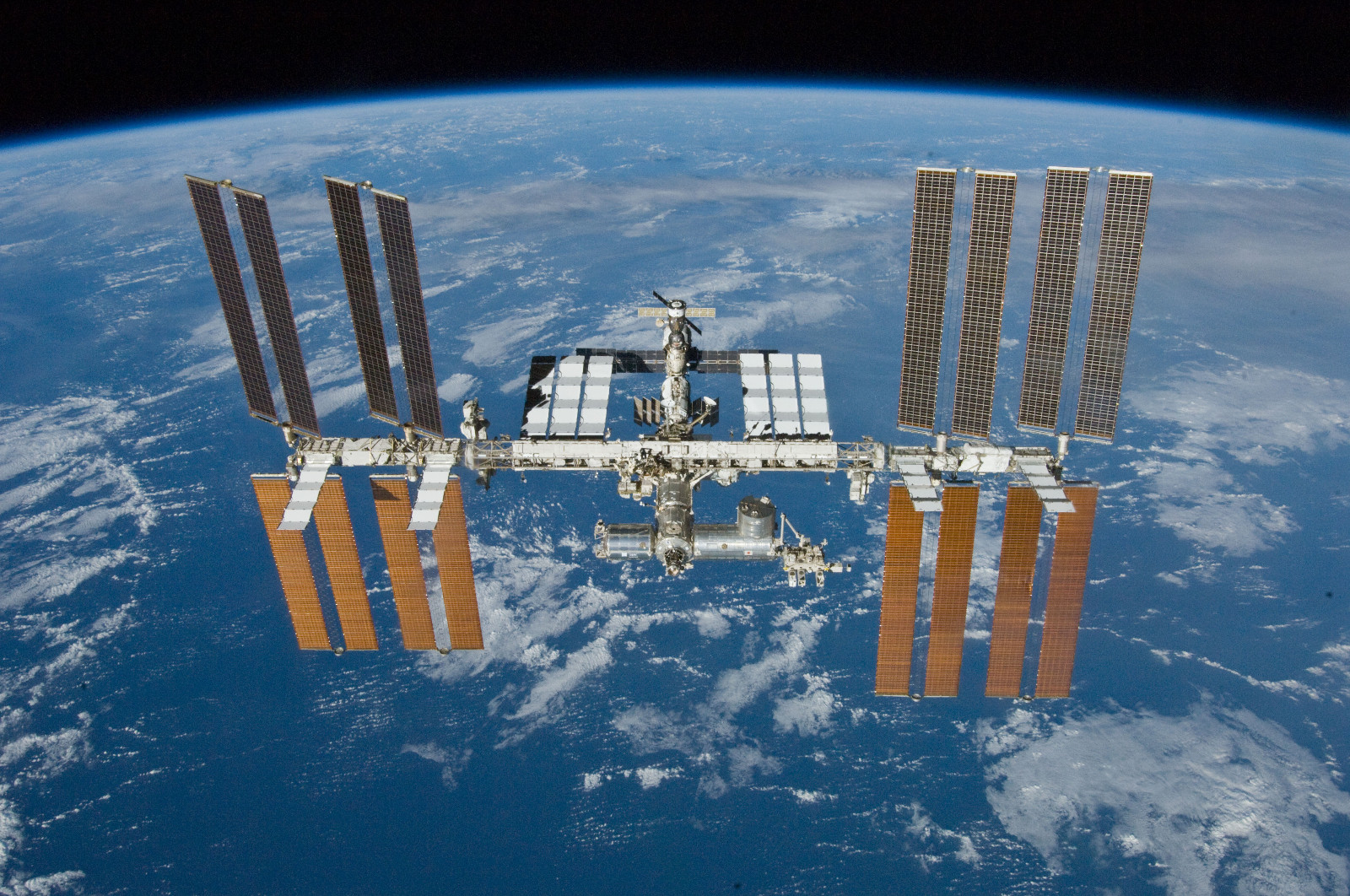国际空间站美国舱段漏气 宇航员赴俄罗斯舱段隔离