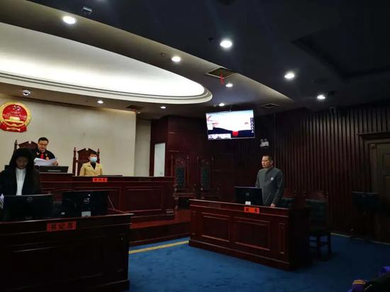 2020年4月23日，长沙中院对长沙法拉利公司商标侵权案宣判。 澎湃新闻记者 谭君 图
