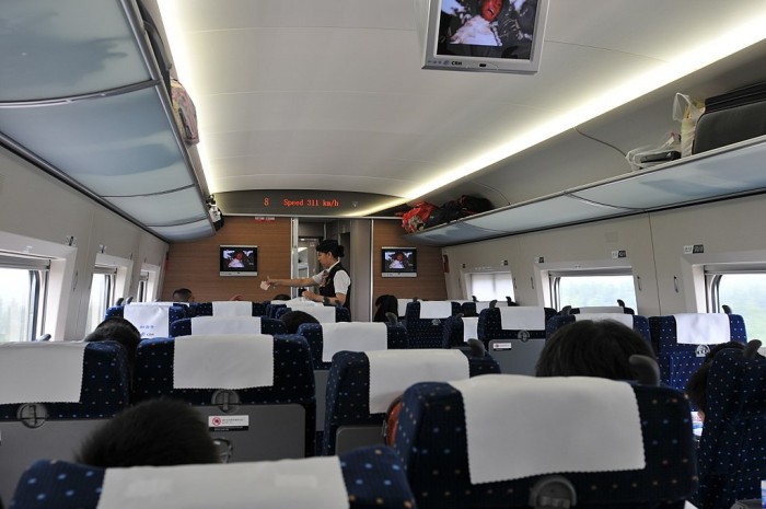 1024px-京沪高铁上_Beijing-Shanghai_high-speed_rail_China_Xinjiang_Urumqi_W_-_panoramio.jpg