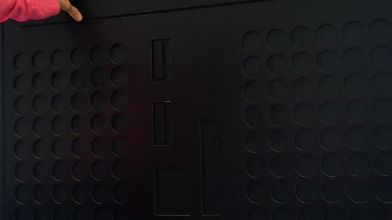 官方玩梗最致命！微软真的造出了真人大小的XSX冰箱