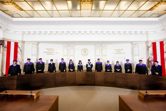 Courtroom_of_the_Austrian_Constitutional_Court_01.jpg