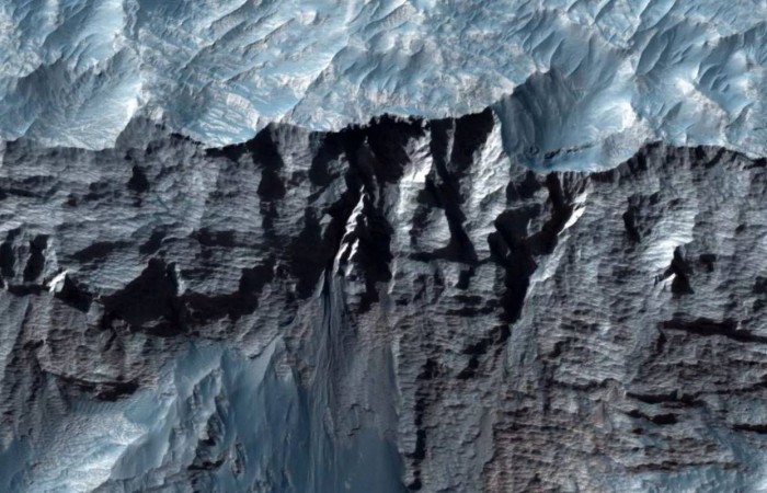 mars-canyon-2-1244x800.jpg