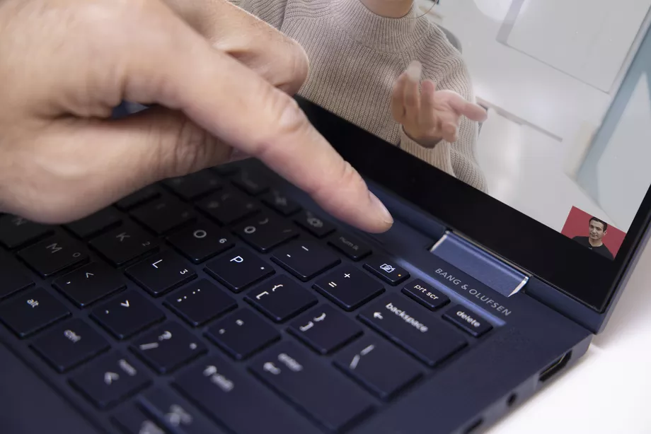 HP_Elite_Dragonfly_G2_Workspace_4.webp