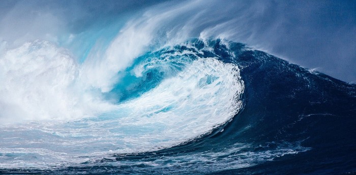 1600px-Giant_ocean_wave.jpg