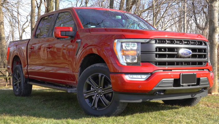 2021_Ford_F-150_(fourteenth_generation)_front_view_01.png