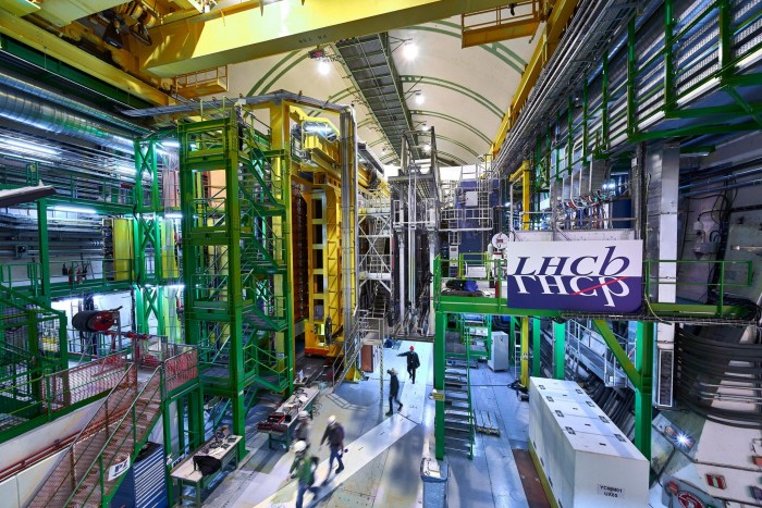 LHCb-Experiment-Cavern-at-LHC-2048x1366.jpg