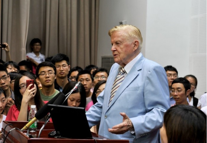 Mundell_at_SWUFE_2013.jpg