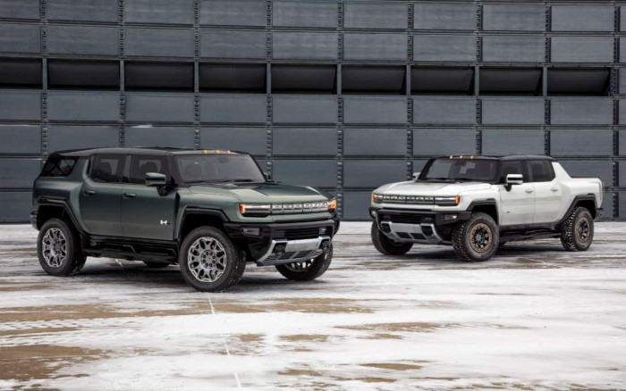 2024-GMC-HUMMER-EV-SUV-002-1-1.jpg