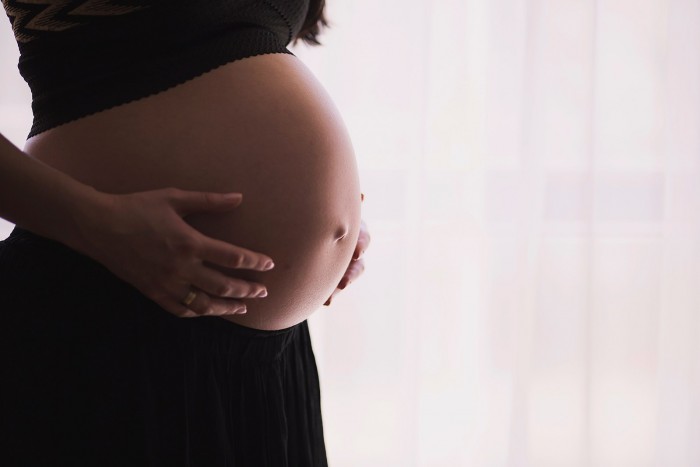 1599px-Pregnant-woman.jpg
