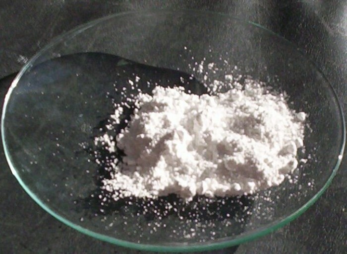 Titanium(IV)_oxide.jpg