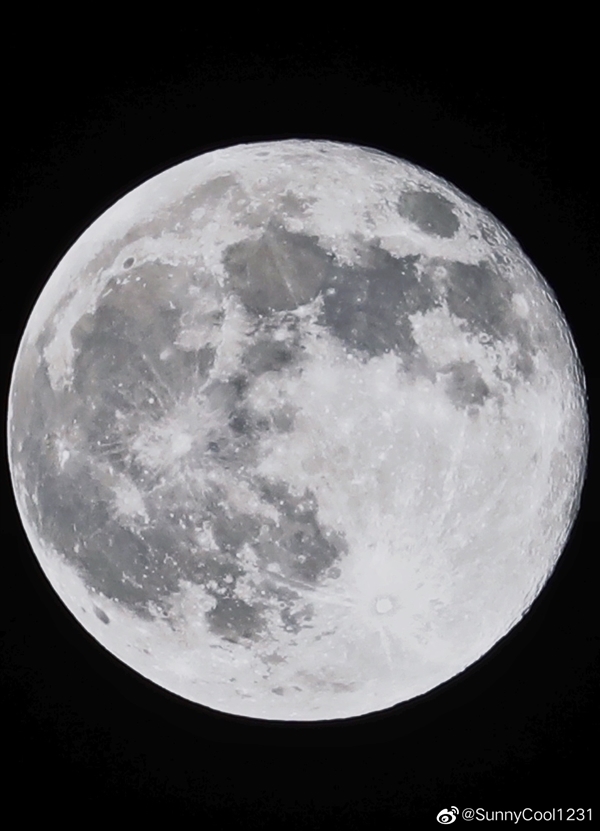 2022年2月1日月亮图片