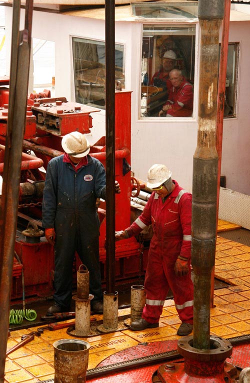 Research-Vessel-JOIDES-Resolution-Drilled-Sediment-Cores.jpg