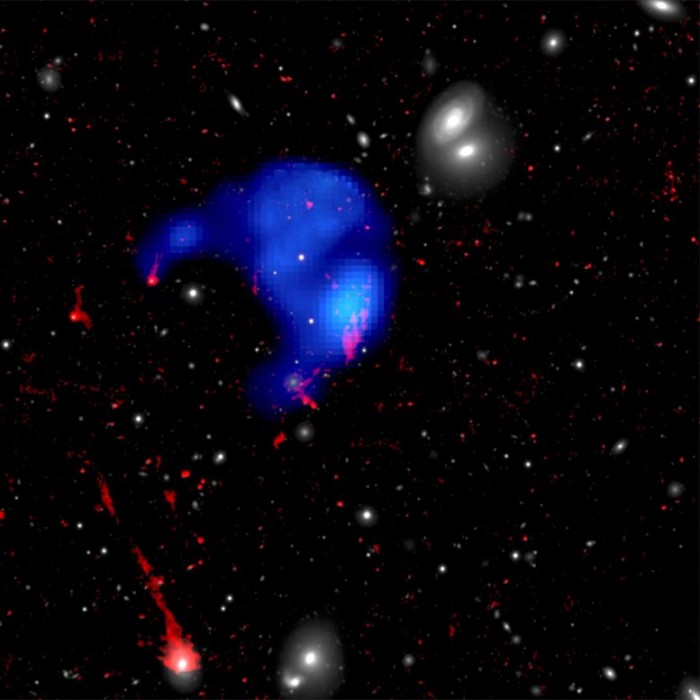 Orphan-Cloud-Discovered-in-Galaxy-Cluster-777x777.jpg