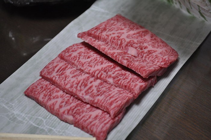 Sliced_Matsusaka_wagyu_beef.jpg