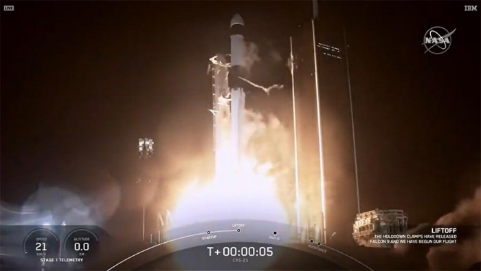 SpaceX-Falcon-9-Rocket-Launches-the-Cargo-Dragon-Spacecraft.jpg