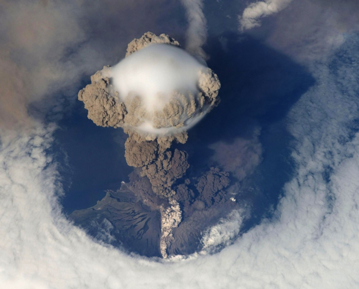 Screenshot_2021-09-05 volcanic_eruption_eruption_volcano_volcanism_sarychev_2009_aerial_view_cloud_of_smoke-1252981 jpg d（J[...].png