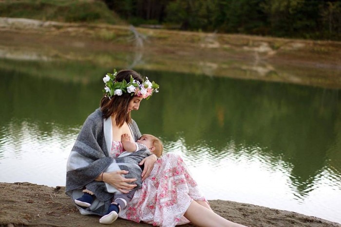 breastfeeding-nature-girl.jpg