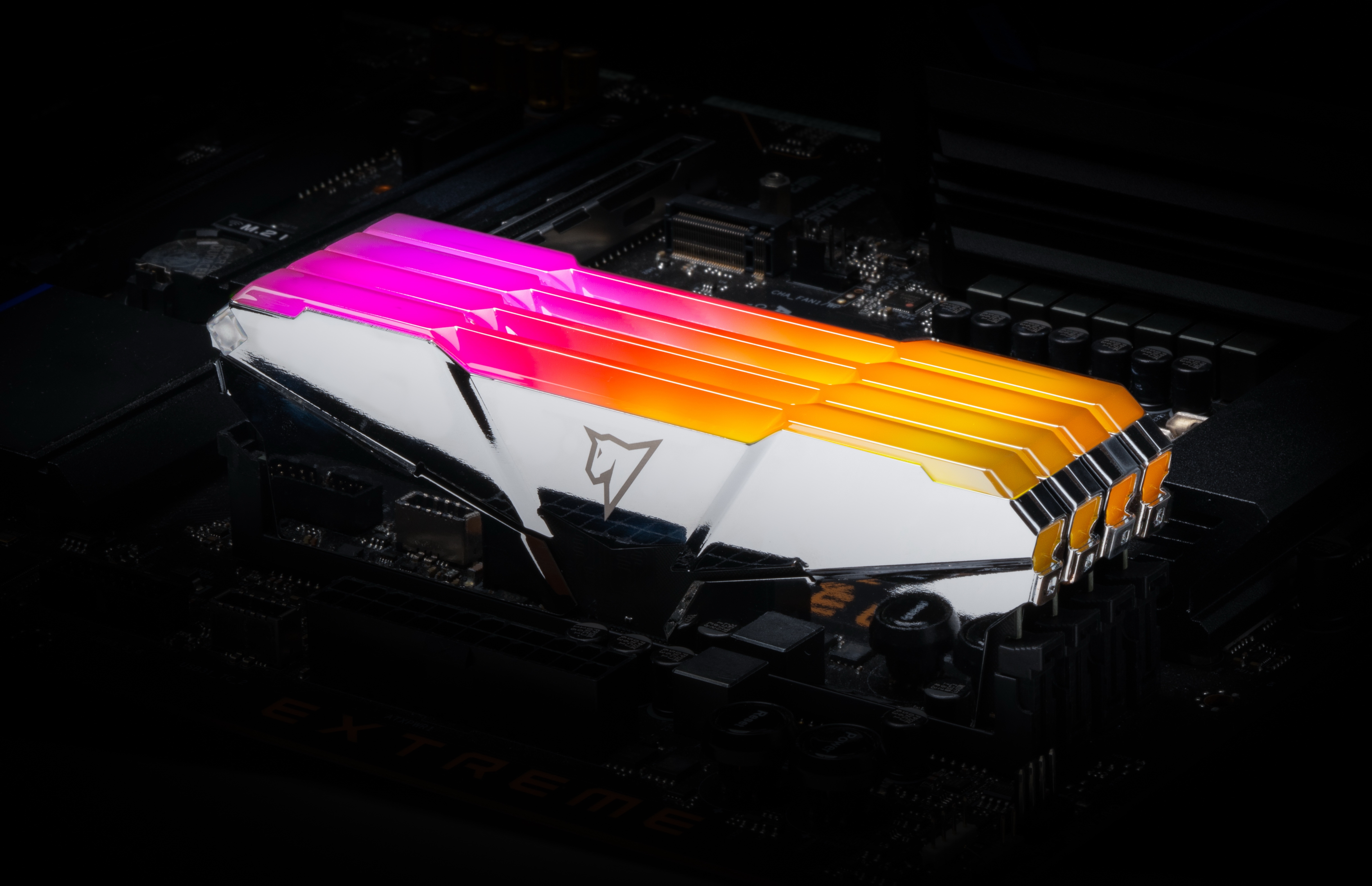 4266MHz！朗科发布绝影RGB DDR4高频套装 国产长鑫颗粒
