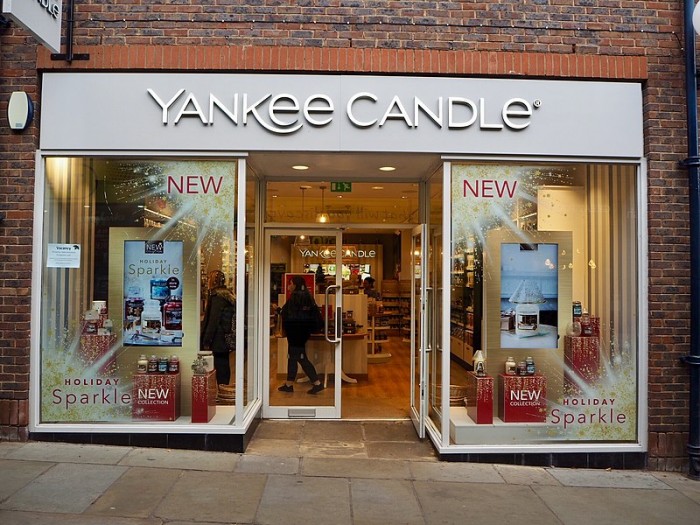800px-Yankee_Candle_Coppergate_Walk_York.jpg