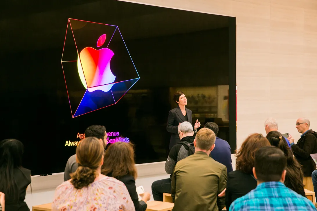 013-apple-store-fifth-avenue-the-cube-reopening-2019.webp