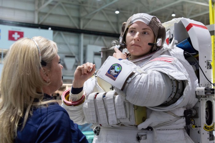 nasa-astronaut-kayla-barron-during-spacewalk-training-2048x1365.