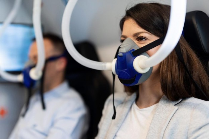 Woman-Hyperbaric-Chamber-Oxygen-Therapy-777x518.jpg