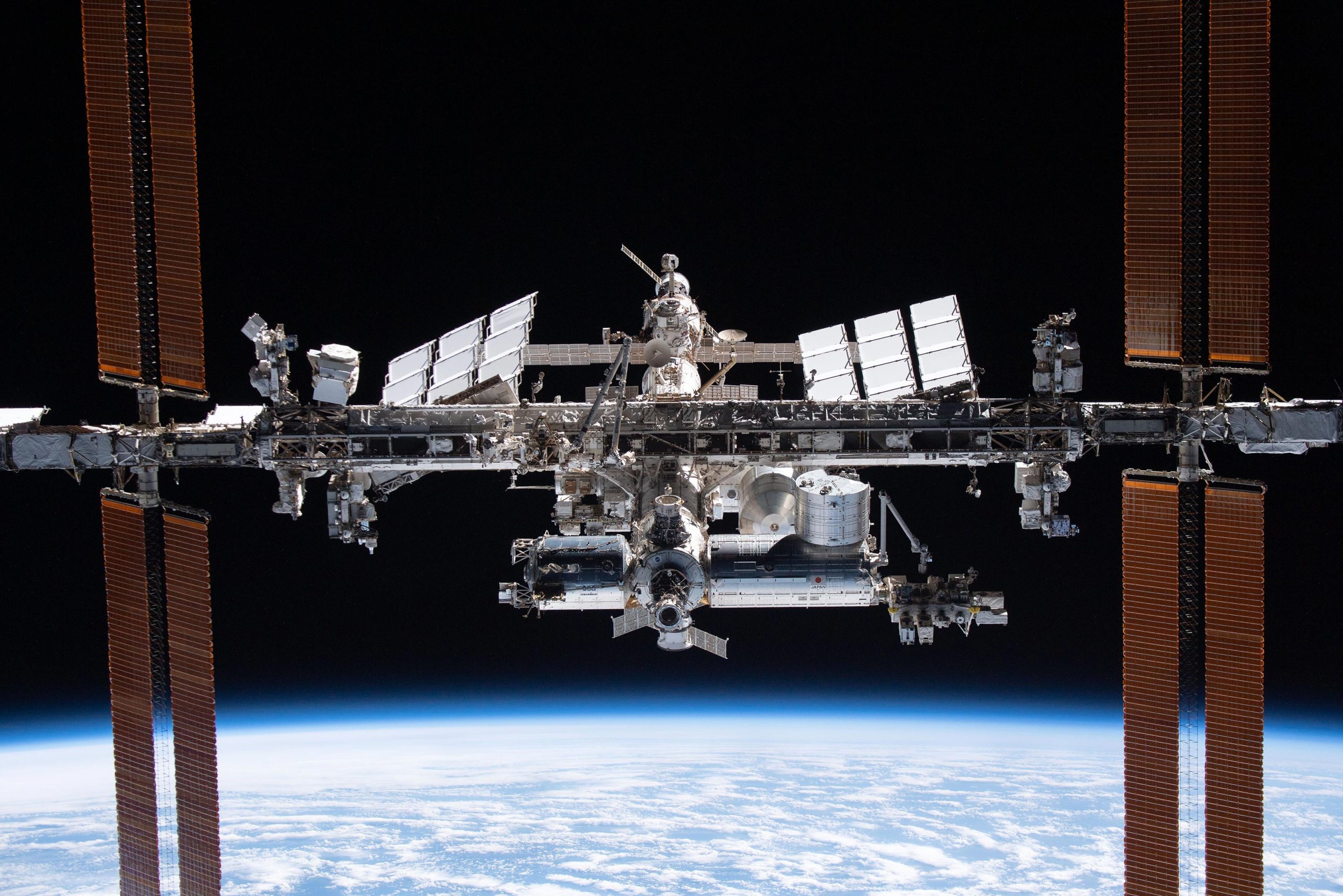 空间站的本工作周以axiomax1出发和太空行走准备工作收尾