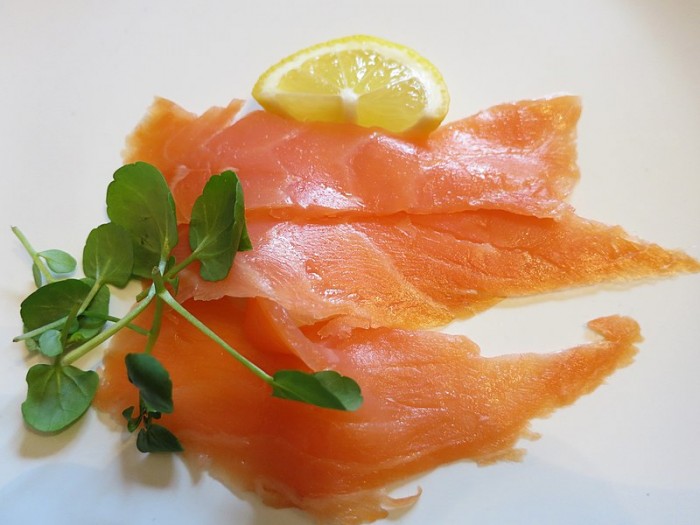 Smoked_salmon_(8333105627).jpg